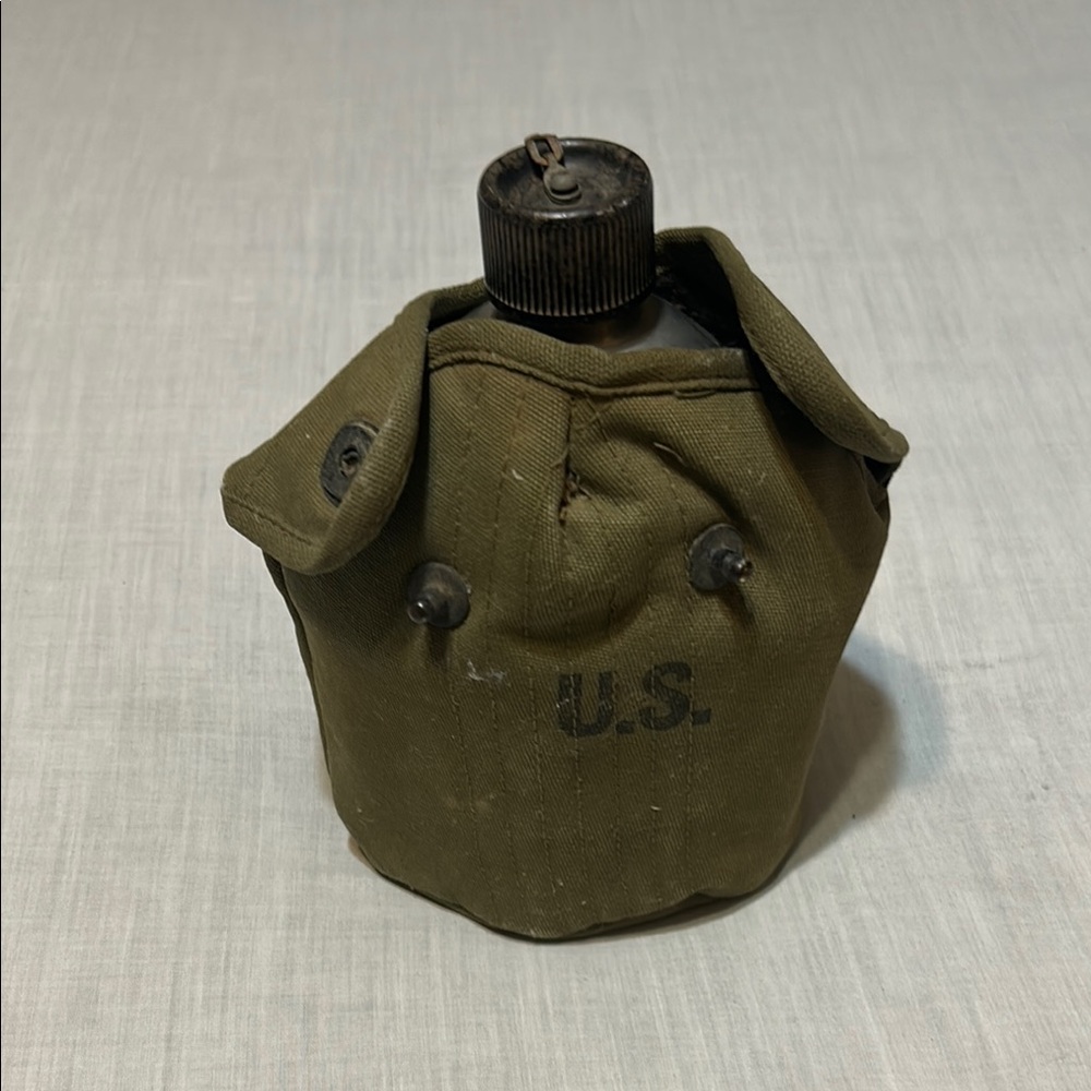 US Military Style Green and Silver Canteen Set with its cup. - Picture 9 of 10